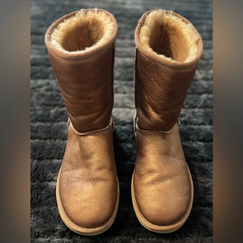 Ugg Classic Short in Metallic Bronze - Picture 1 of 6